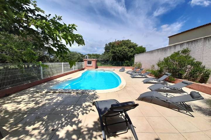 Location de vacances pour 12 personnes, avec Terrasse et Jardin à Vendémian