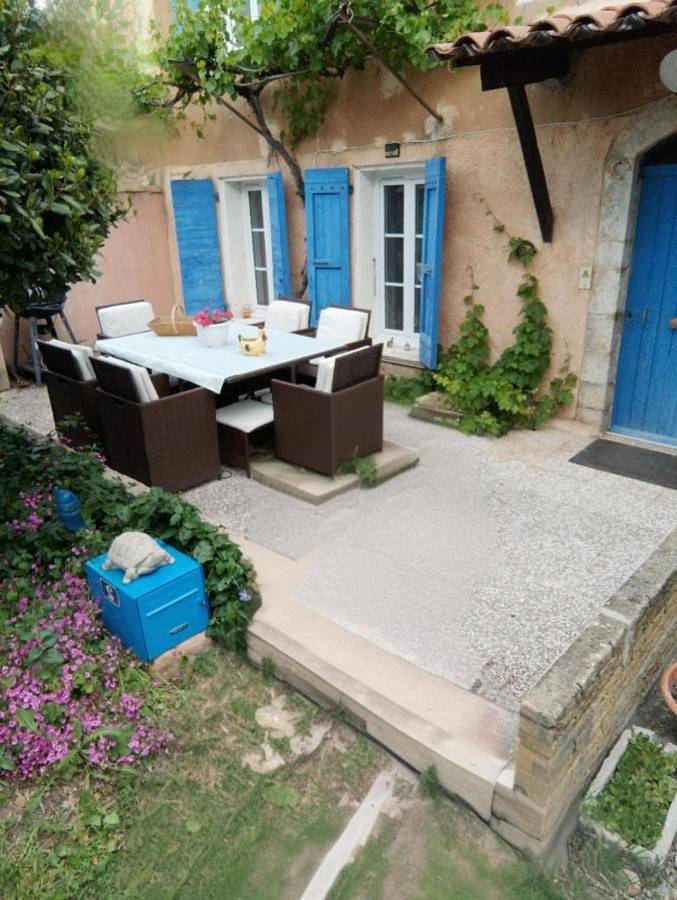 Aux 2 Cèdres in L'Escale (Alpes-de-Haute-Provence), Région de Forcalquier