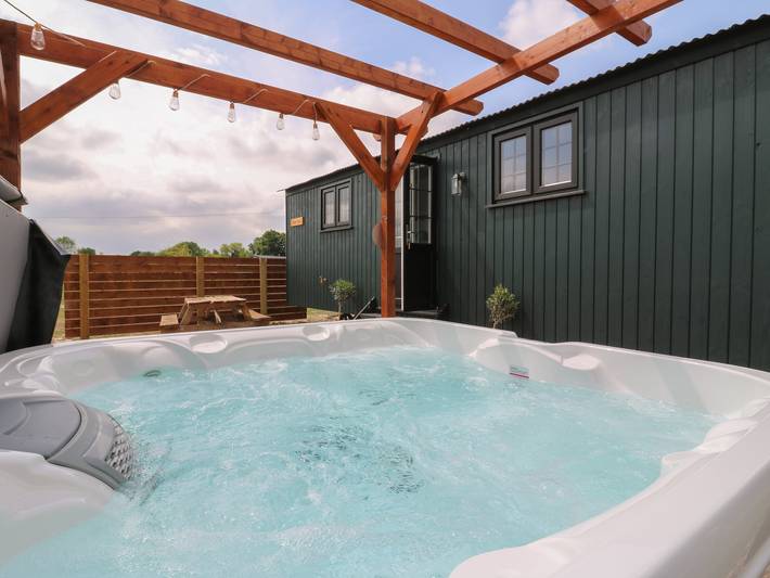 Cabane pour 4 personnes avec jacuzzi in Cambridgeshire