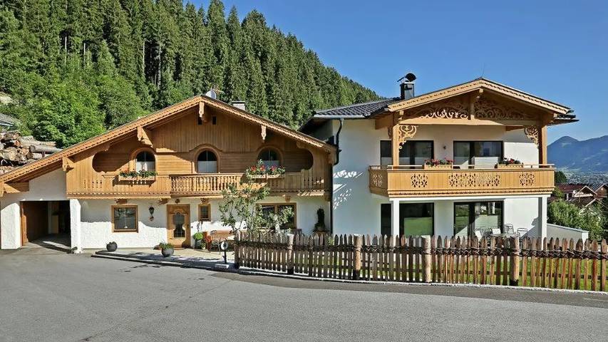Ferienwohnung für 8 Personen, mit Balkon in Ried im Zillertal