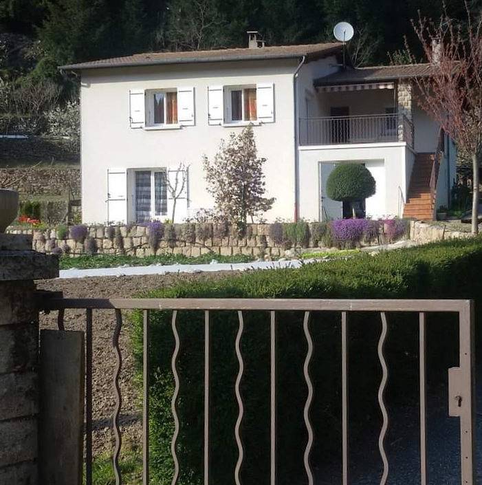Gîte pour 4 personnes, avec terrasse et jardin, animaux acceptés à Le Cheylard