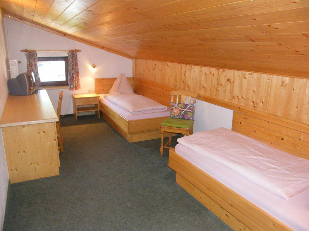 Katharina's Sleepover - Budget Holiday Home in Kaprun, Pinzgau