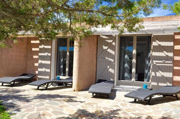 Parc de vacances pour 2 personnes, avec Terrasse ainsi que Jardin et Piscine en Corse-du-Sud - 2