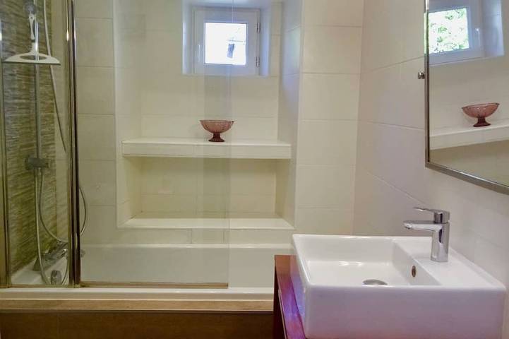 Gîte pour 5 personnes, avec jardin ainsi que terrasse et piscine