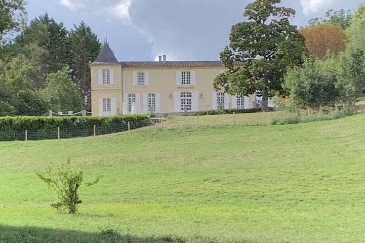 Location de vacances pour 10 personnes, avec jardin, animaux acceptés à Nérigean