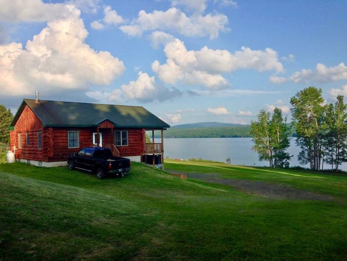 Vacation rental for 7 people, with yard and balcony as well as lake view, kid friendly in Pittsburg (NH)