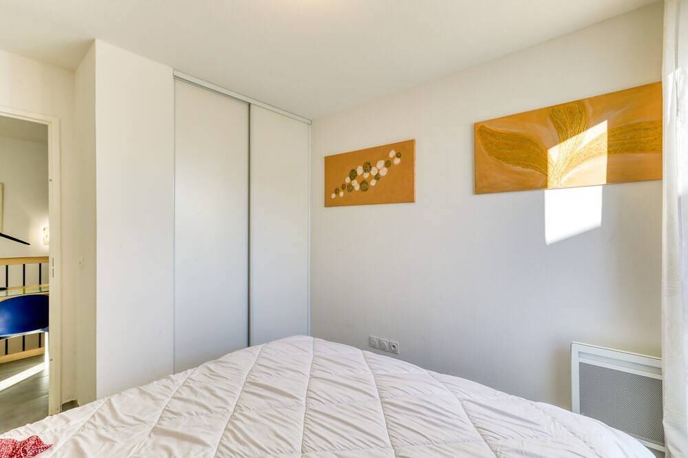 Villa 'Chambre  Illiade' with Private Pool, Private Terrace and Wi-Fi in Jacou, Montpellier region