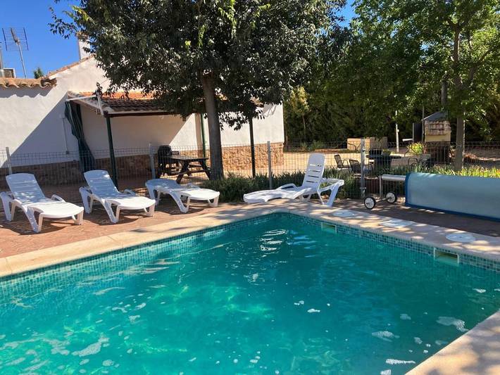 Casa rural con piscina para 10 personas, con Balcón y Terraza además de Jardín y Piscina en Campo de Montiel