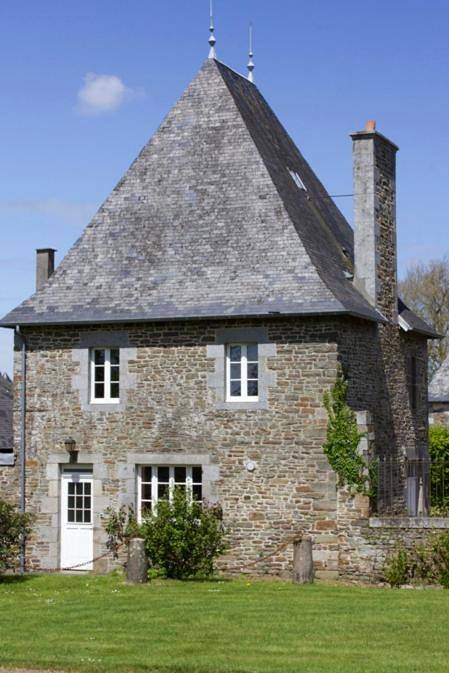 Location de vacances pour 7 personnes, avec jardin à Équilly