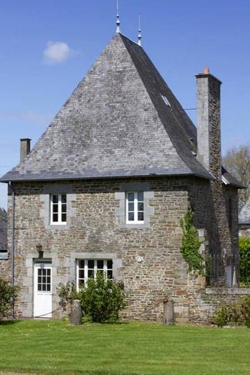 Gîte pour 7 personnes, avec jardin à Équilly