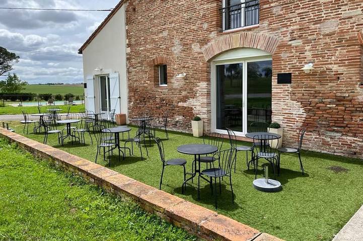 Location de vacances pour 10 personnes, avec jardin ainsi que piscine et terrasse à Sainte-Foy-d'Aigrefeuille