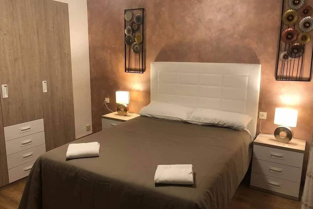 Entire apartment, 3-bedroom apartment in charming Soria with Wifi in Soria, Soria Province