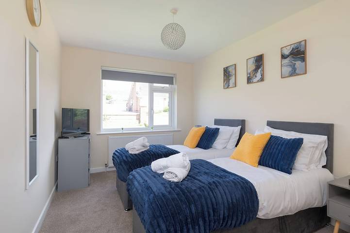 Contractor Stay | Parking & Fast Wi-Fi | Sleeps 4 in Kettering, Northamptonshire