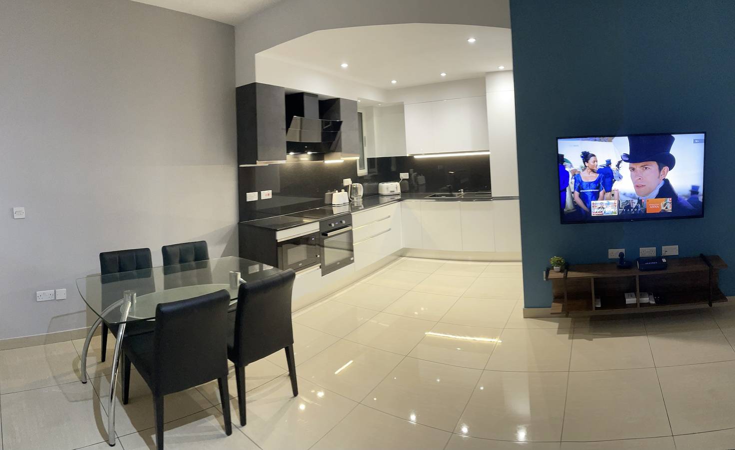 Geheel vakantieappartement, Vakantieappartement voor 7 personen met balkon in Paceville, San Giljan