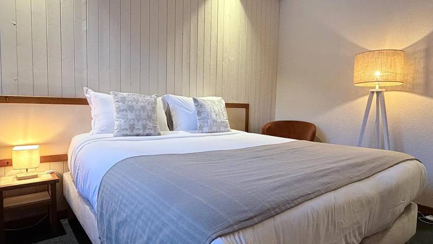 Hôtel pour 2 personnes, avec Terrasse ainsi que Jardin et Vue à Sainte-Hélène-sur-Isère