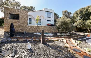 Gîte pour 8 personnes, avec jardin ainsi que terrasse et piscine à Saint-Bauzille-de-Montmel