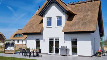 Ferienhaus für 6 Personen, mit Terrasse und Garten sowie Seeblick und Sauna in Poseritz