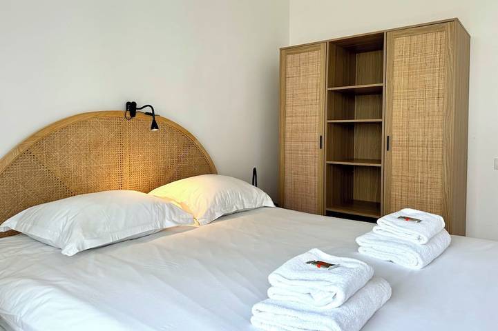 Entire apartment, 2 Bedroom Apartment near Arc de Triomphe Paris by Wild in Levallois-Perret, Hauts-de-Seine