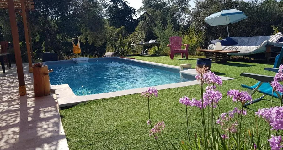 Chambre d’hôte pour 2 personnes, avec terrasse et vue ainsi que jardin et piscine - 1