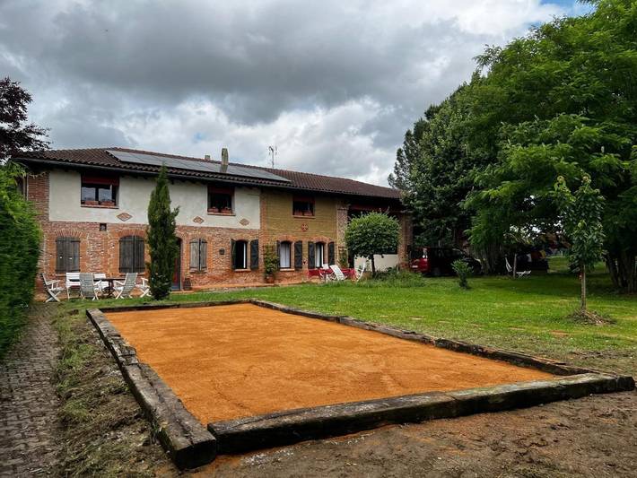 Gîte pour 4 personnes, avec jardin et piscine, animaux acceptés à Bonrepos-Riquet
