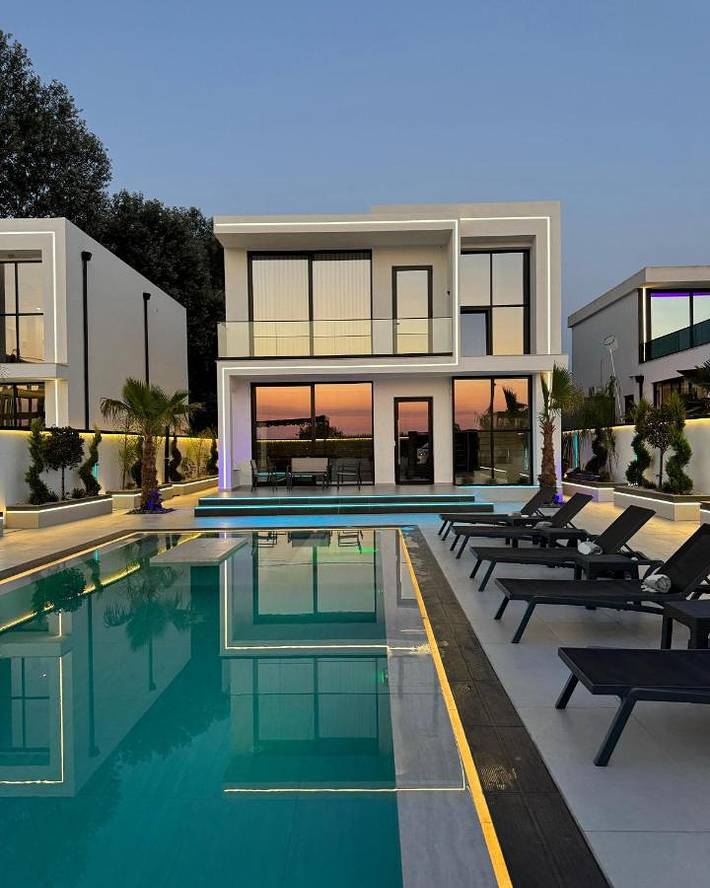 Chalet para 12 personas, con vistas además de piscina y jardín, Se admiten mascotas - 1