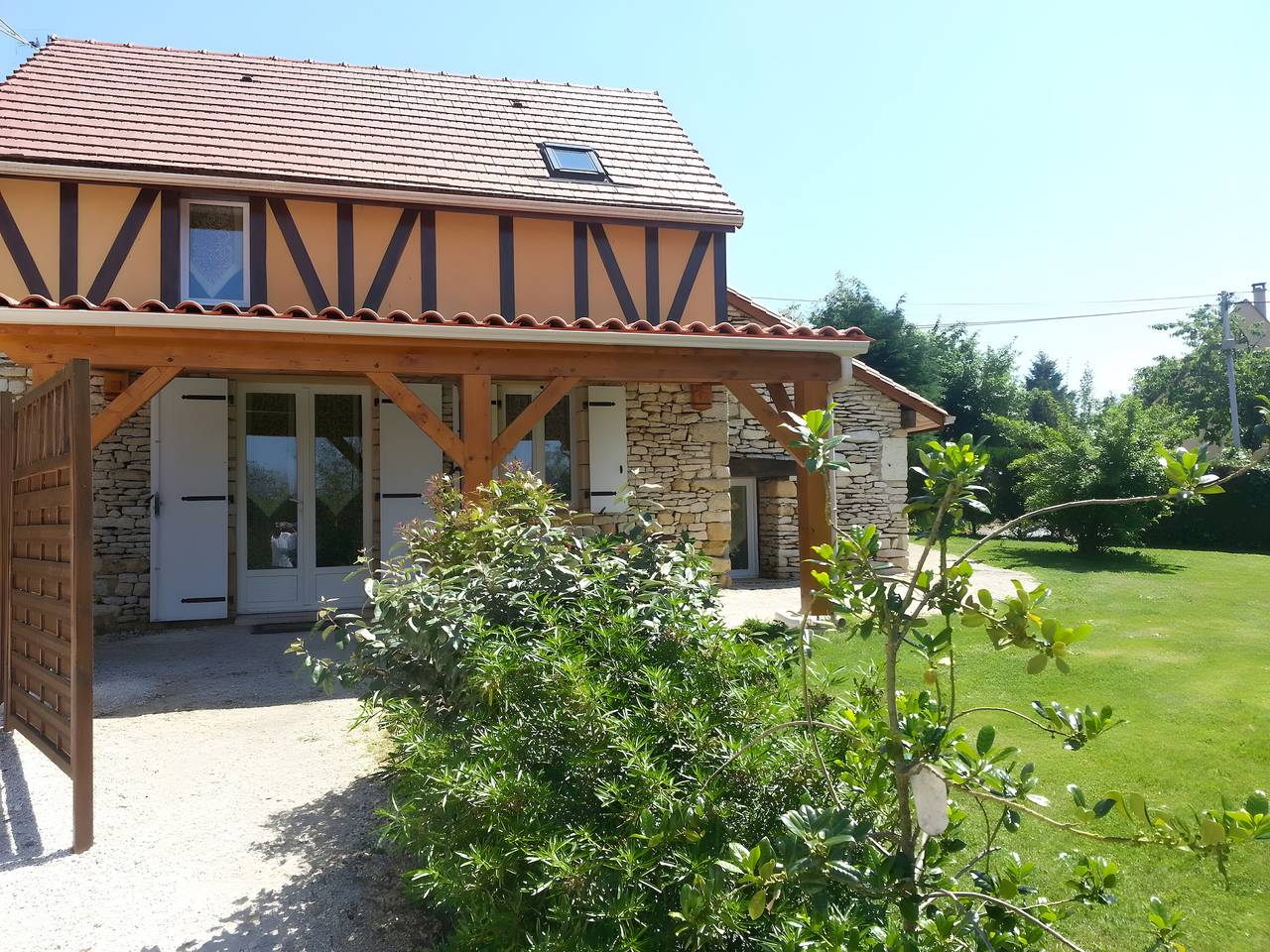 Vakantiehuis 'Terre De Pierres - Améthyste' met privé terras en privé tuin in Saint-Geniès, Périgord Noir
