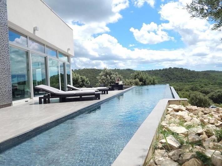 Location de vacances pour 8 personnes, avec vue et piscine ainsi que jardin et terrasse, animaux acceptés à Corconne - 3