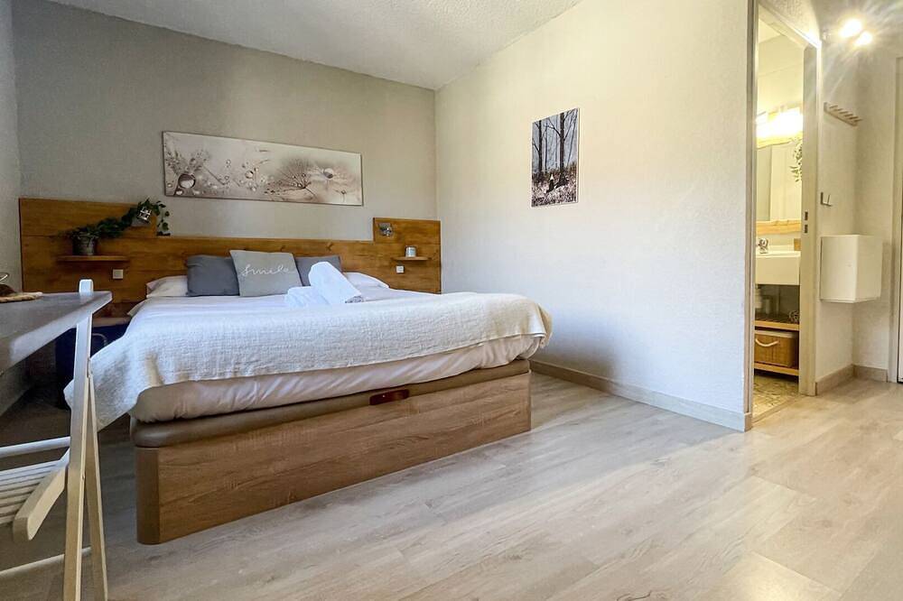 Entire apartment, Ideal flat for couples in Enveitg in Enveitg, Prades region