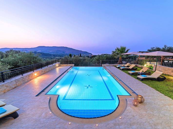 Location de vacances pour 12 personnes, avec piscine et jardin dans Georgioupoli - 4