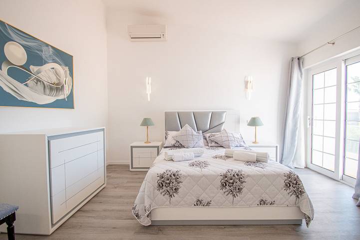 Villa für 10 Personen, mit Terrasse und Garten in Carvoeiro - 2