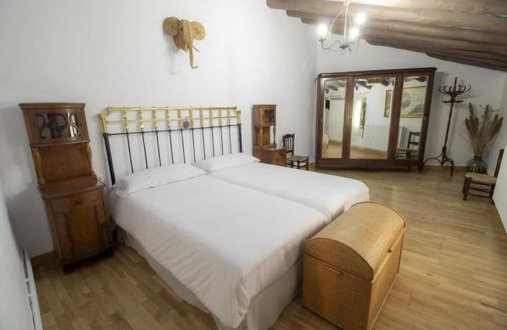 Casa rural para 12 personas, con jacuzzi además de sauna y jardín, Se admiten mascotas en Campo de Belchite - 3