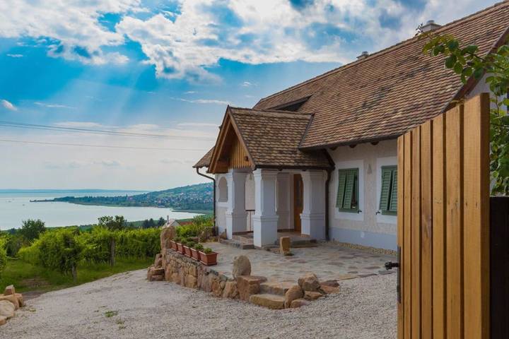 Ferienwohnung für 10 Personen, mit Seeblick und Ausblick sowie Garten - 1