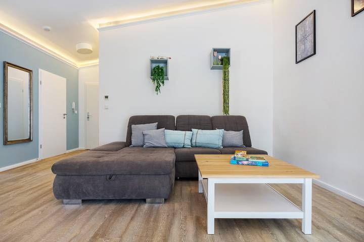 Hel lejlighed, Apartment 'At the Gateway to Hamburg' with Balcony in Neu Wulmstorf, Landkreis Harburg