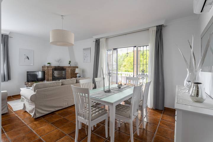 Vacation Home "El Valle de Arantxa" with Mountain View, Pool & Wi-Fi in Frigiliana, Costa del Sol