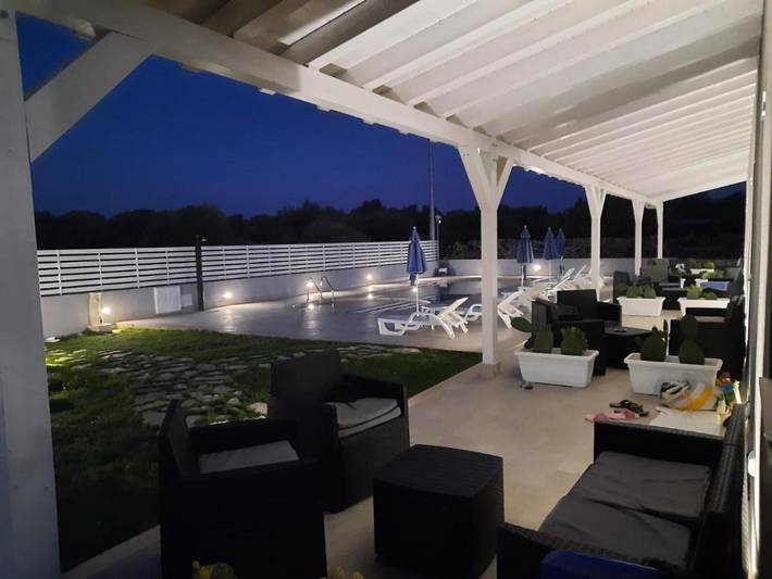 Appart’hôtel pour 2 personnes, avec Jacuzzi et Terrasse ainsi que Jardin et Piscine à Avola