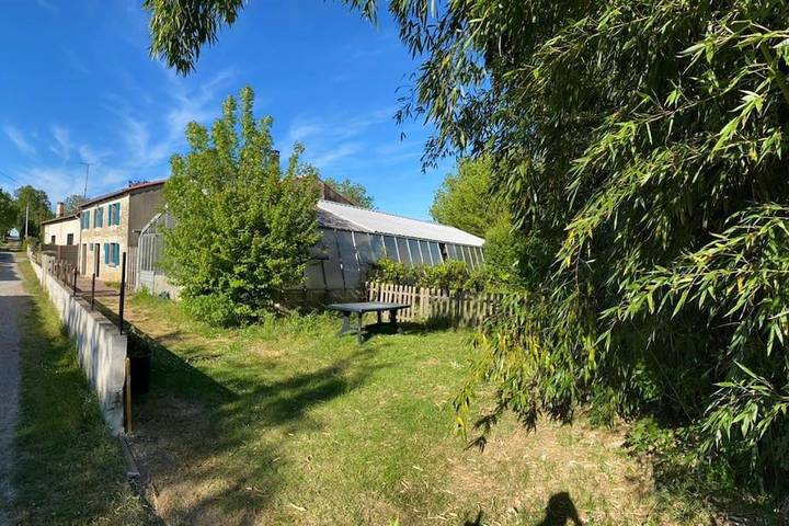 Maison de vacances pour 4 personnes, avec terrasse et jardin, animaux acceptés