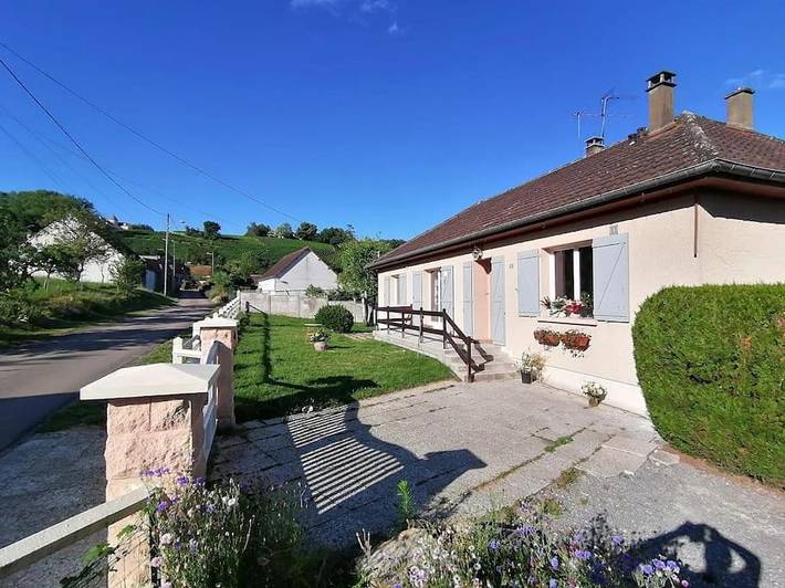 Location de vacances pour 6 personnes, avec Terrasse et Jardin à Allemant