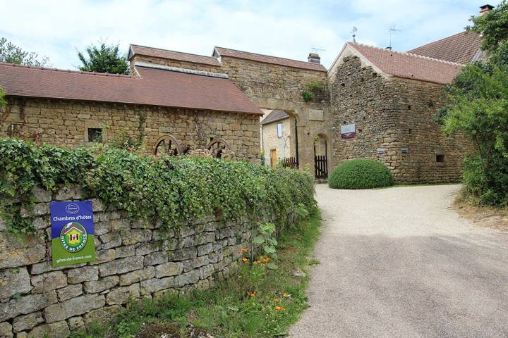 Chambre d’hôte pour 4 personnes, avec jardin et piscine à Fontenay-près-Vézelay