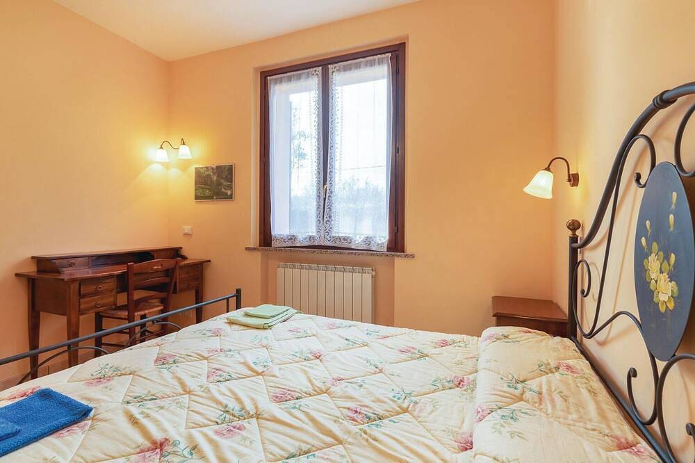 Entire apartment, Pet friendly apartment in Castiglion del Lago Pg with outdoor swimming pool in Castiglione del Lago, Lake Trasimeno