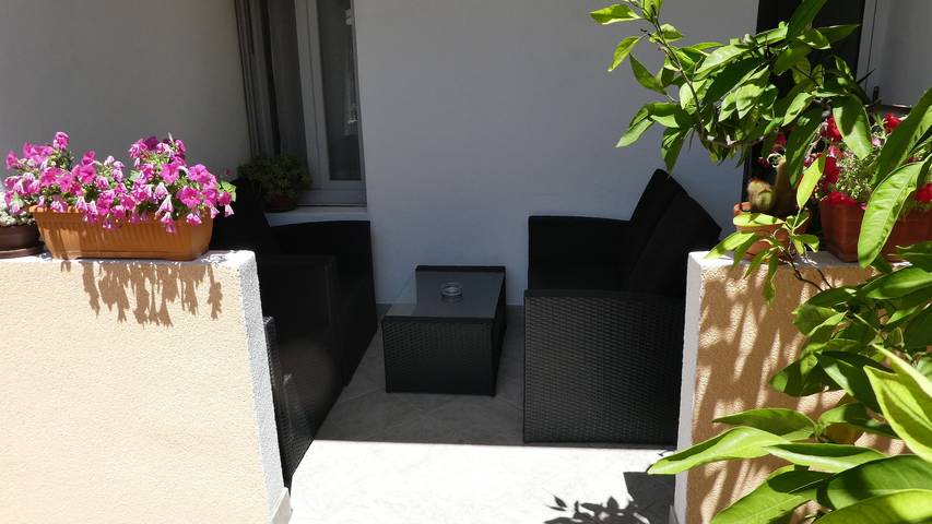 Ferieleilighet for 4 personer, med badebasseng og balkong / terrasse i Jelsa