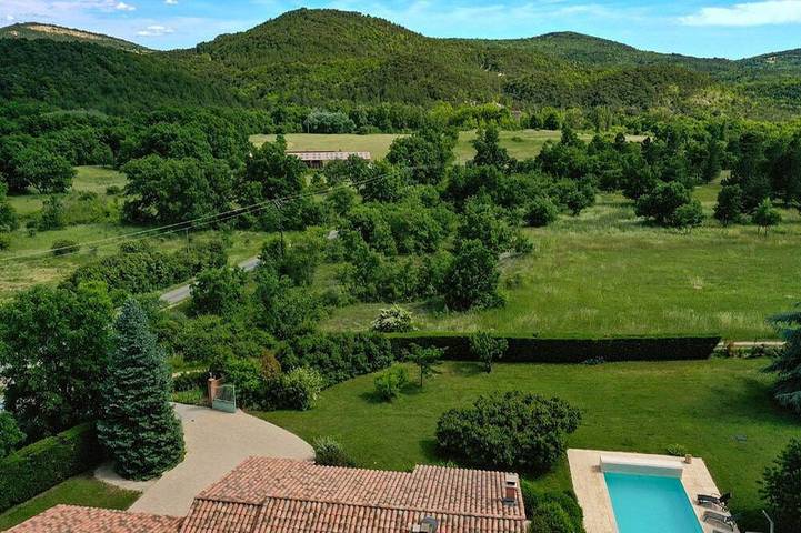 Location de vacances pour 7 personnes, avec terrasse et jardin à Saint-Étienne-les-Orgues - 4