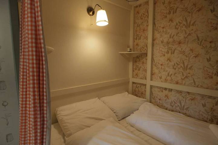 Appartamento intero, Appartamento al piano terra con 'letto in una scatola' in Amsterdam-Noord, Costa Olandese