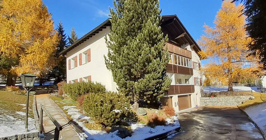 Ferienwohnung für 5 Personen, mit Balkon und Garten in Samedan