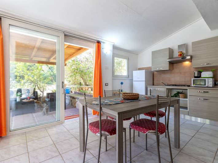 Gîte pour 3 personnes, avec terrasse ainsi que jardin et bassin pour enfant à Badesi - 3