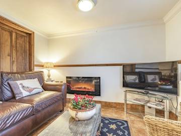 Log Cabin for 4 People in Staffordshire, Midlands, Photo 1