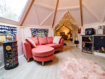 Hut for 2 People in Flintshire, North-Wales, Photo 3