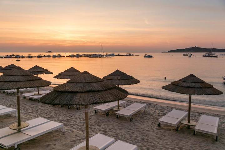 Hôtel pour 2 personnes, avec terrasse ainsi que vue et piscine dans Plage de Pinarello - 4
