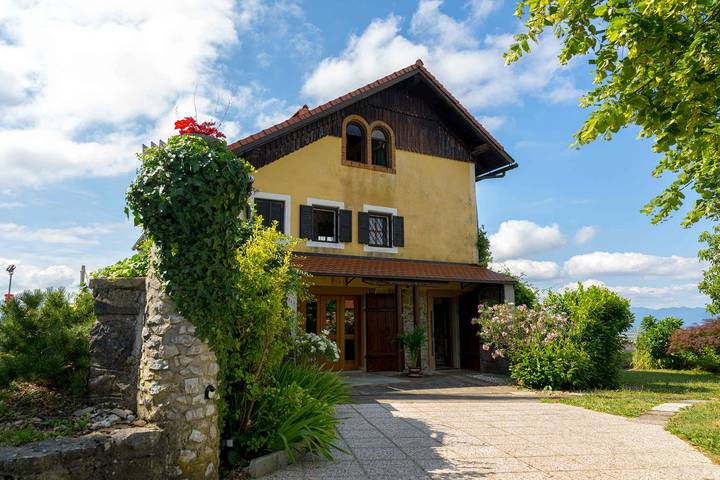 Location de vacances pour 5 personnes, avec Balcon et Jardin dans Novo mesto