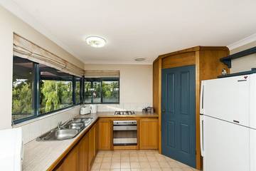 Holiday Home for 8 People in Guilderton, Western Australia, Photo 3