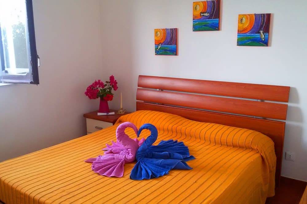 Villa Giuditta, the sea, private pool, stunning views of Mount Etna in Costa Saracena, Augusta (Municipality)
